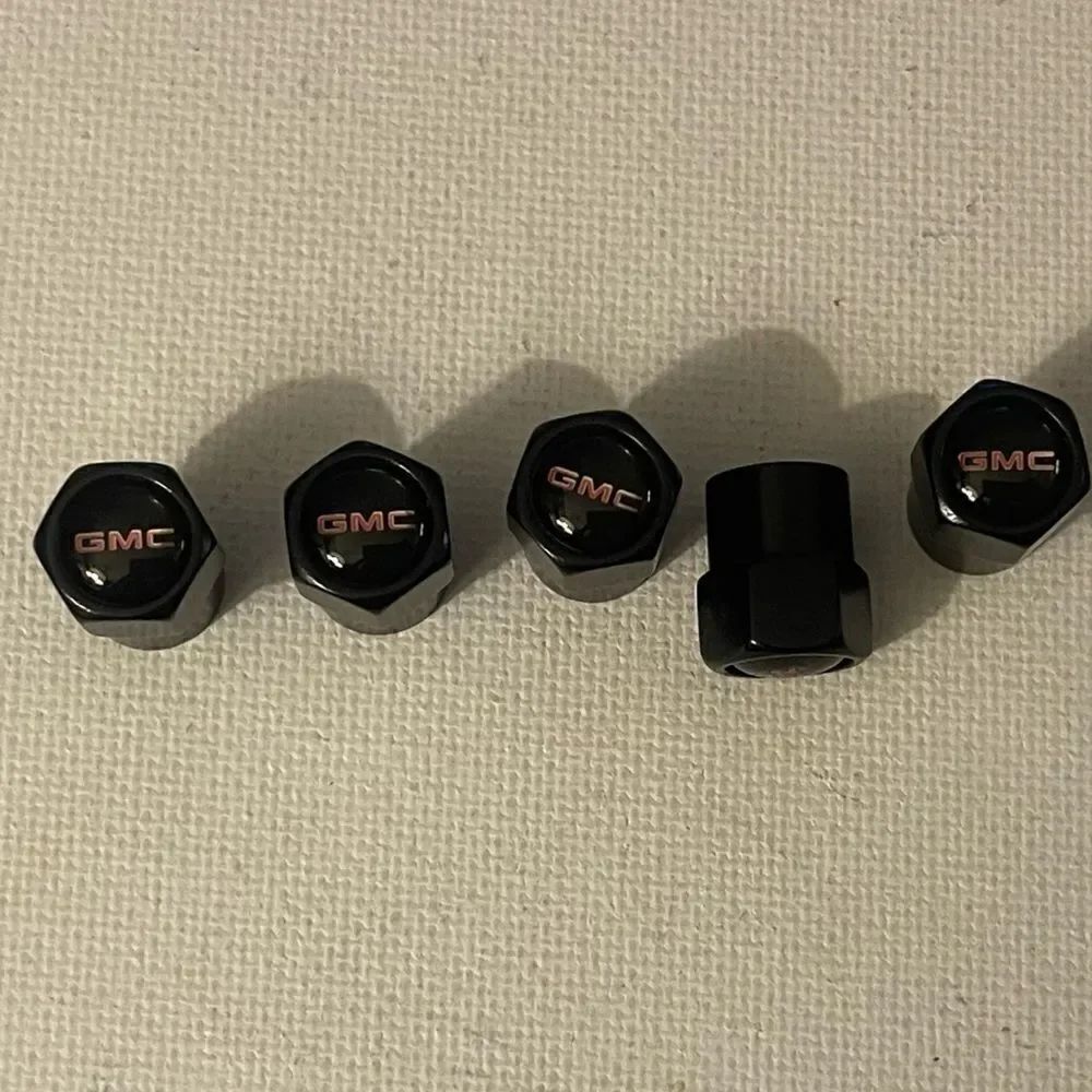 GMC Logo valve Stem caps in Black set of 5 NWT